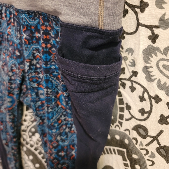 Athleta leggings with pockets size small - Picture 3 of 5